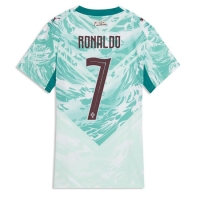 Camisa de Futebol Portugal Cristiano Ronaldo #7 Equipamento Secundário Mulheres Mundo 2026 Manga Curta